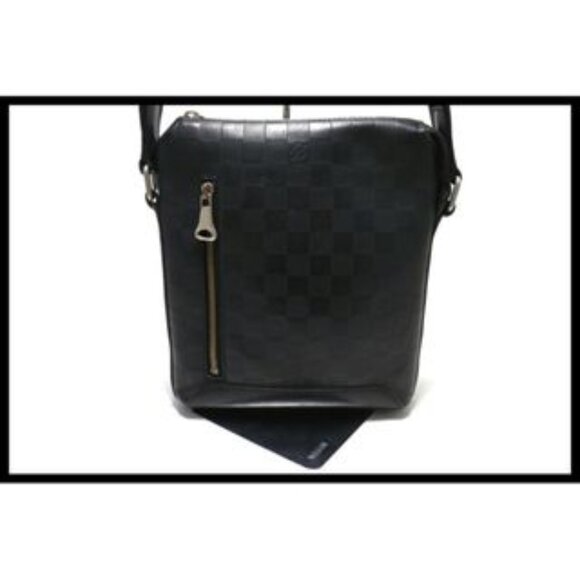 Louis Vuitton Discovery Messenger BB